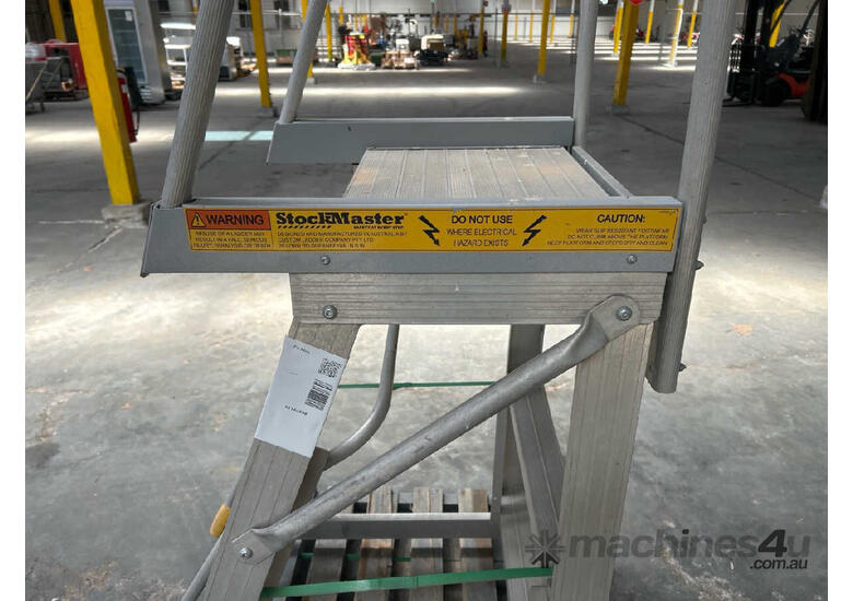 1 x Stockmaster Step-Thru Mobile Platform Ladder