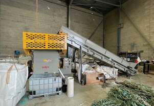 Genox V1000 Shredder with infeed / outfeed conveyors and crammer