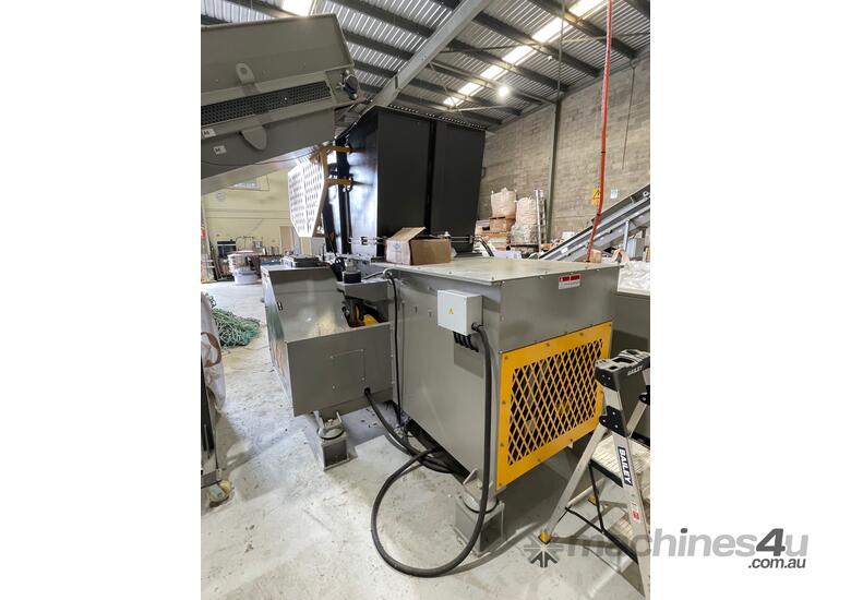 Genox V1000 Shredder with infeed / outfeed conveyors and crammer