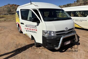 Toyota   Commuter 200