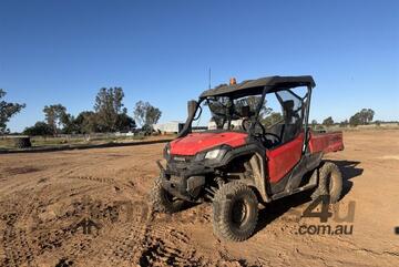 2016 HONDA Pioneer 1000 ATV 25025 Odometer showing