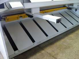 Dye Variable Rake Guillotines - picture0' - Click to enlarge