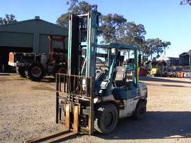 Toyota 3.5 Tonne diesel forklift - picture2' - Click to enlarge