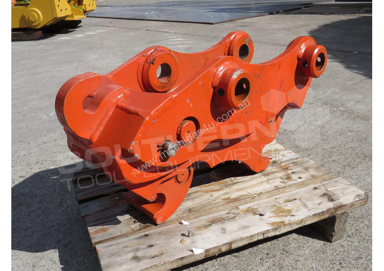 New Kubota Hydraulic Quick Hitch Suits 4 Ton Kubota KX121 Excavators