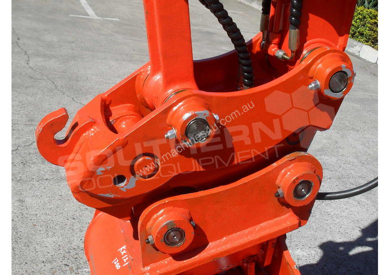 New Kubota Hydraulic Quick Hitch Suits 4 Ton Kubota KX121 Excavators