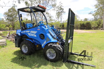 5.3K Multione Bee Keeper Loader with side shift forks and 4in1 bucket