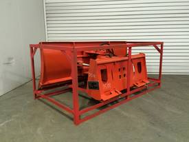 UNUSED HYDRAULIC ANGLE GRADER BLADE WITH UNIVERSAL HITCH D588 - picture0' - Click to enlarge