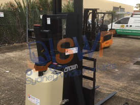 CROWN FORKLIFT VERY CHEAP.  THE BEST BUY ONLINE - picture1' - Click to enlarge