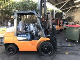 TOYOTA 7FD30 3 TON DIESEL FORKLIFT RUNS LIKE NEW - picture0' - Click to enlarge