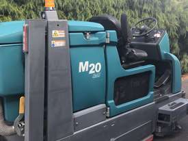 Tennant M20 sweeper/scrubber - picture2' - Click to enlarge