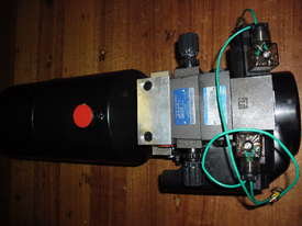 HYDRAULIC POWER PACK DOUBLE ACTION 12 VOLT - picture0' - Click to enlarge