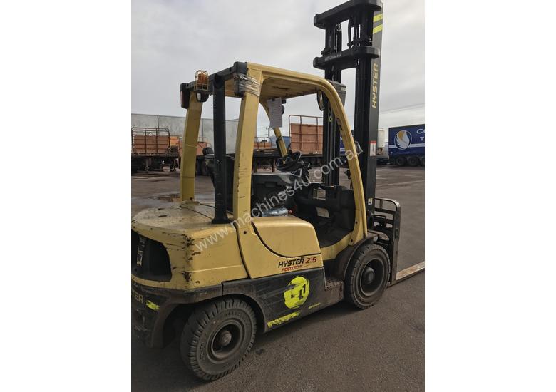 caption Diesel 2.5 Ton forklifts Hyster