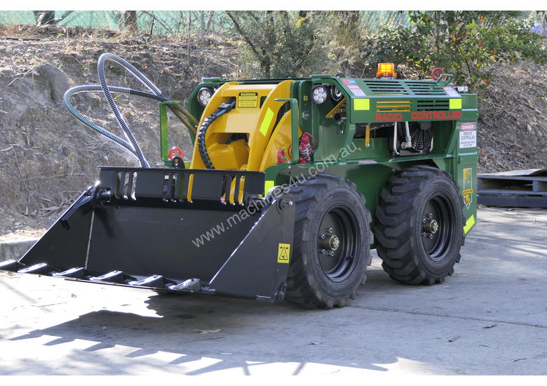 caption KANGA WR825 WHEEL REMOTE CONTROL SKID STEER LOADER