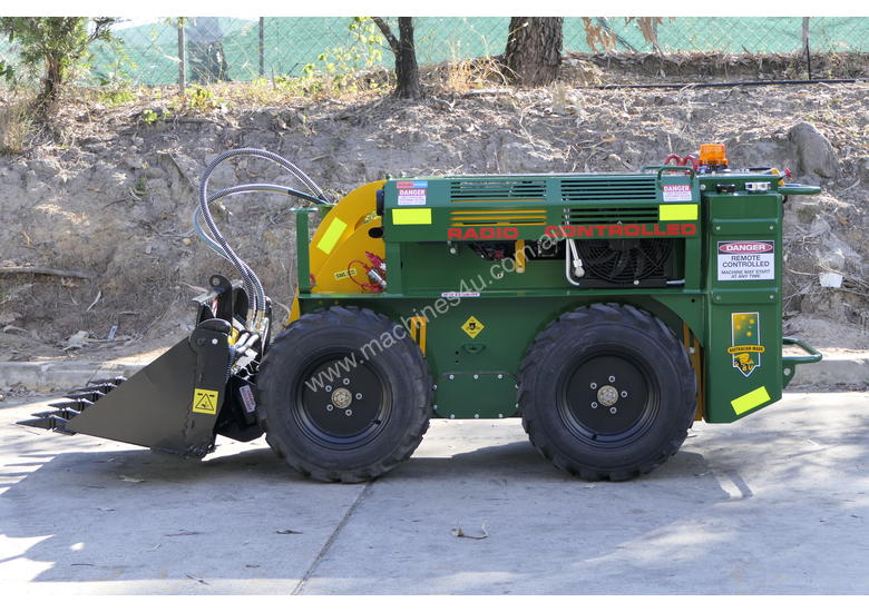 caption KANGA WR825 WHEEL REMOTE CONTROL SKID STEER LOADER