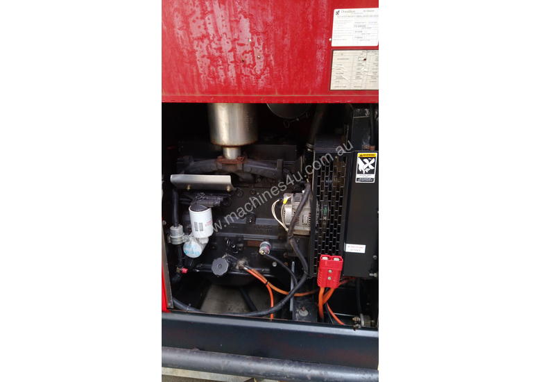 caption Lincoln Vantage 575 Diesel Welder Generator 3 Phase 415 Volt Supply