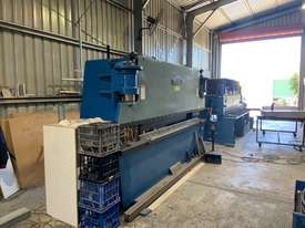  Hydraulic Press Brake - picture0' - Click to enlarge
