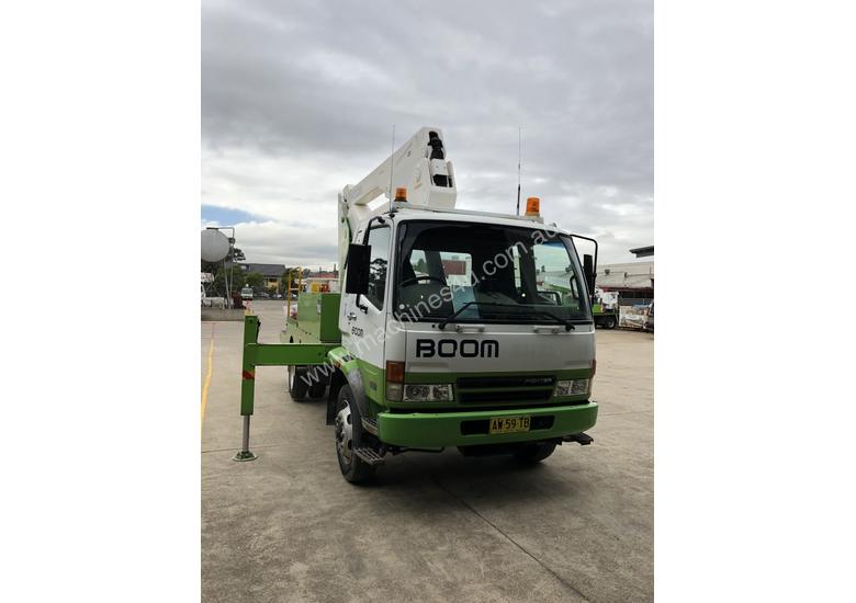 caption 2007 MITSUBISHI FIGHTER 7.0 WITH 2007 SHERRIN TRAVEL TOWER