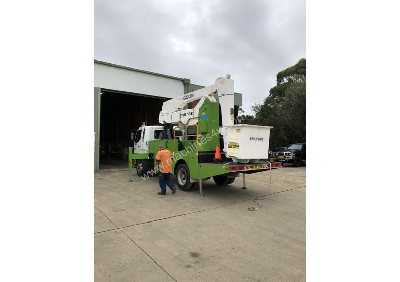 caption 2007 MITSUBISHI FIGHTER 7.0 WITH 2007 SHERRIN TRAVEL TOWER