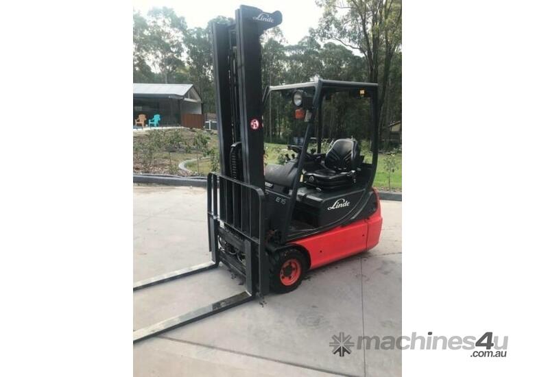 caption Linde E16C Electric Forklift