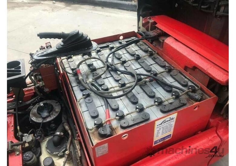 caption Linde E16C Electric Forklift