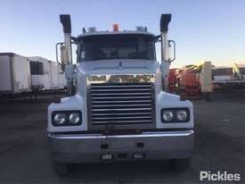 2007 Mack Trident - picture1' - Click to enlarge