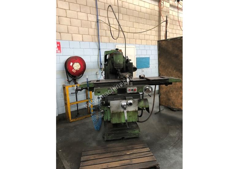 caption UNIVERSAL MILLING MACHINE