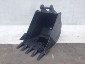 UNUSED 700MM TOOTHED DIGGING BUCKET SUIT 6-8T EXCAVATOR E080 - picture0' - Click to enlarge