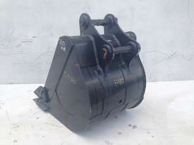 UNUSED 700MM TOOTHED DIGGING BUCKET SUIT 6-8T EXCAVATOR E080 - picture1' - Click to enlarge