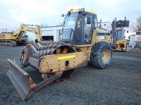 Caterpillar CP563C Padfoot Roller - picture0' - Click to enlarge