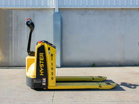 2.0T Battery Electric Pallet Truck - picture0' - Click to enlarge