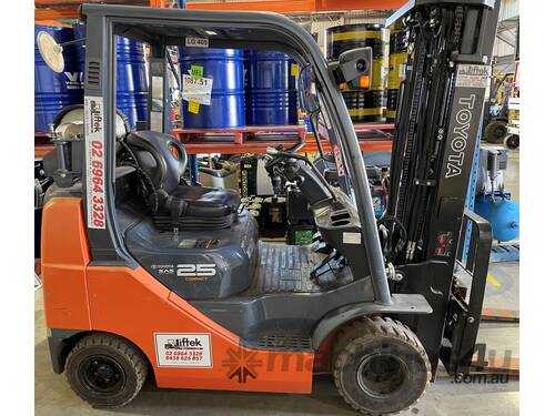 Toyota Forklift 32-8FGK25 COMPACT 