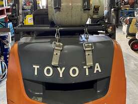 Toyota Forklift 32-8FGK25 COMPACT  - picture1' - Click to enlarge