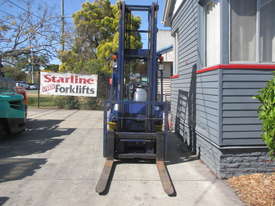 1.8 ton Komatsu LPG Cheap Used Forklift - picture1' - Click to enlarge