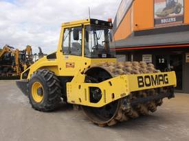 BOMAG VIBRATING PAD FOOT ROLLER - picture0' - Click to enlarge