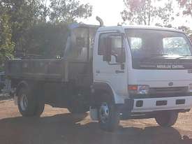 Nissan Diesel Tipper - picture0' - Click to enlarge