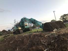 Kobelco 13.5 tonne excavator for hire in sydney - picture1' - Click to enlarge