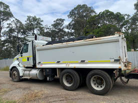 CAT CT610 Tipper Truck - picture2' - Click to enlarge