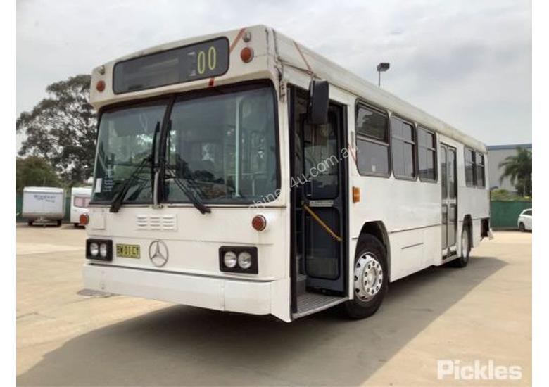 caption 1987 Mercedes Benz PMC Commuter