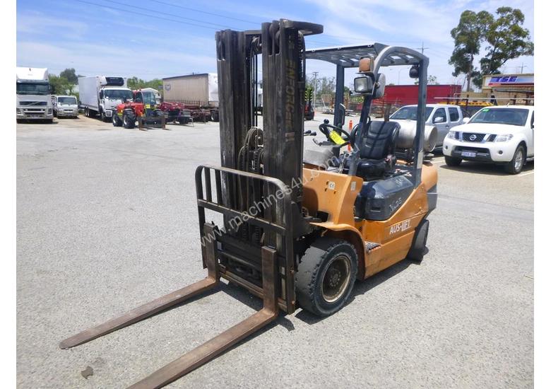 caption 2014 Enforcer FGL25T-MWA Container Mast - (GA1227)