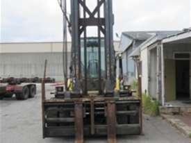 16.0T Diesel Counterbalance Forklift - picture1' - Click to enlarge