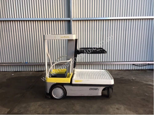 Crown WAV50-84 Manlift Access & Height Safety