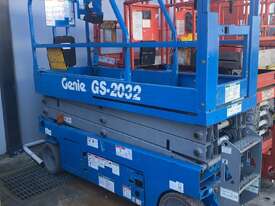 20ft genie scissor lift - picture0' - Click to enlarge