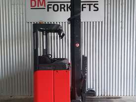 Linde Sit on Reach Truck with brand new batteries! - picture0' - Click to enlarge