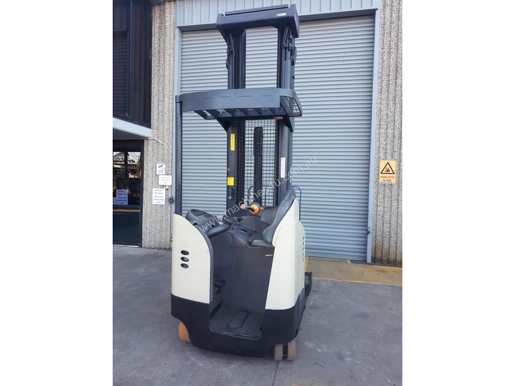 Used Crown Rr 5200 Rr5285s Ride On Reach Trucks In Listed On Machines4u