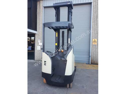 Forklift - Crown High Reach Lift Truck - 2000KG lift Capacity - 8.1m lift Height - 2020 Battery! 