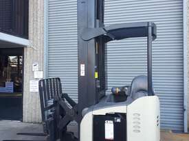 Forklift - Crown High Reach Lift Truck - 2000KG lift Capacity - 8.1m lift Height - 2020 Battery!  - picture0' - Click to enlarge