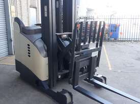 Forklift - Crown High Reach Lift Truck - 2000KG lift Capacity - 8.1m lift Height - 2020 Battery!  - picture1' - Click to enlarge