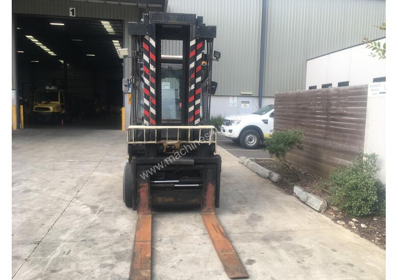 caption 8.0T Diesel Counterbalance Forklift