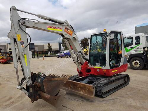 TAKEUCHI TB250 5T EXCAVATOR WITH FULL A/C CABIN, Q/C HITCH AND BUCKETS AND LOW HOURS