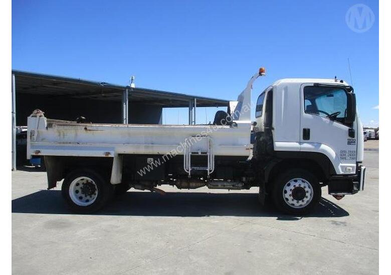 caption Isuzu FTR900